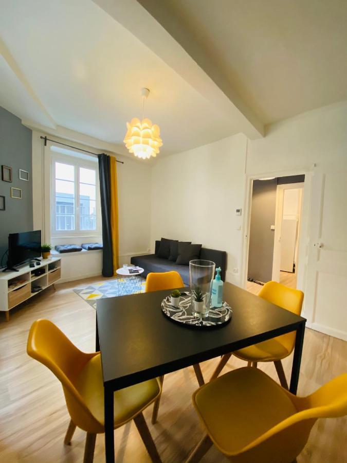 Nid Douillet Sur Plateau * Clermont-Ferrand